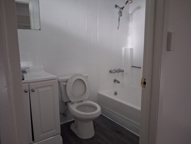 Foto del edificio - 8560 E Artesia Blvd