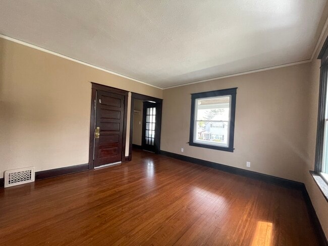 Building Photo - 710 N Poplar St