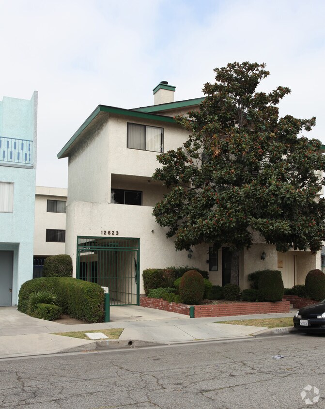 Primary Photo - 12623 Fonthill Ave
