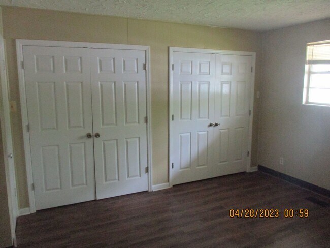 Building Photo - 1510 N Davis St