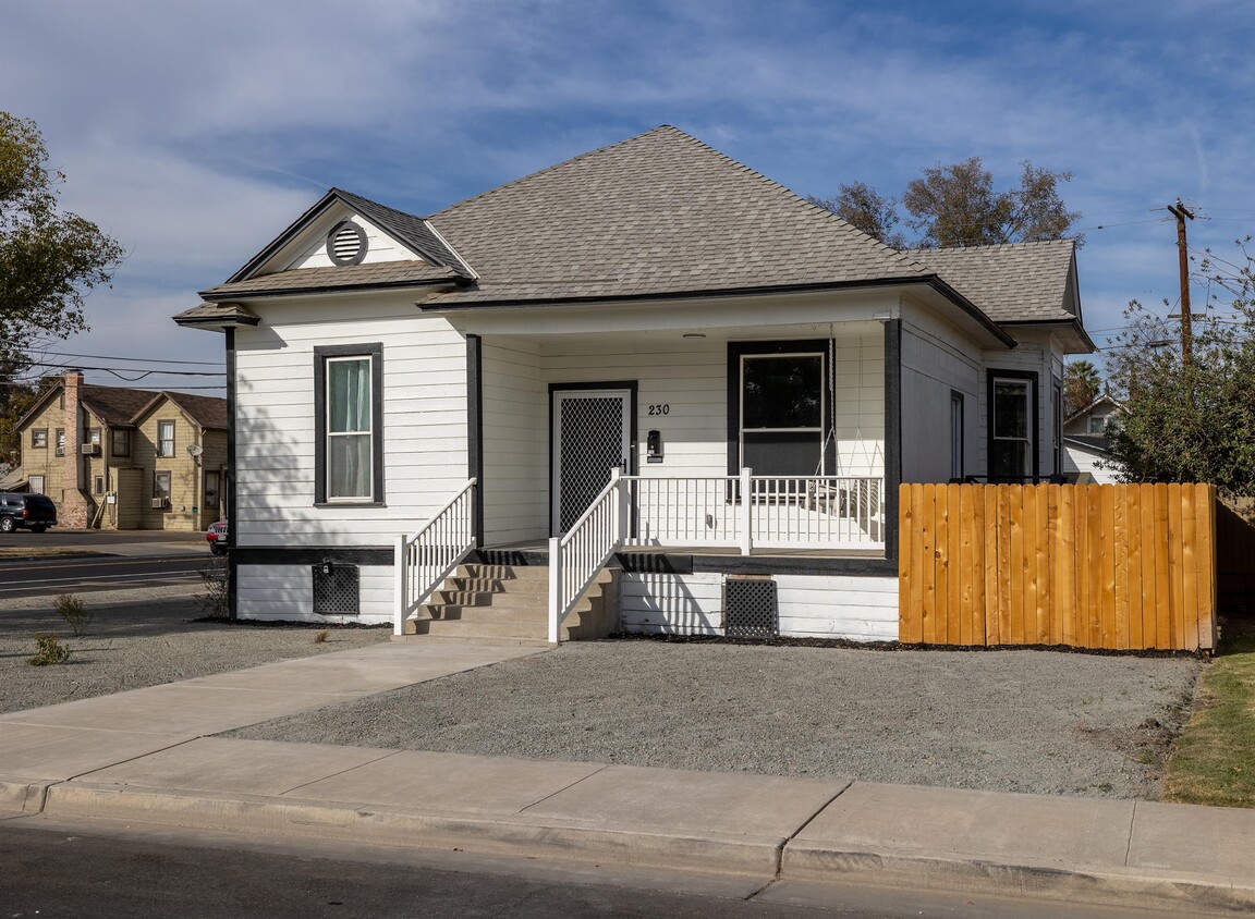 Primary Photo - 230 W Myrtle St