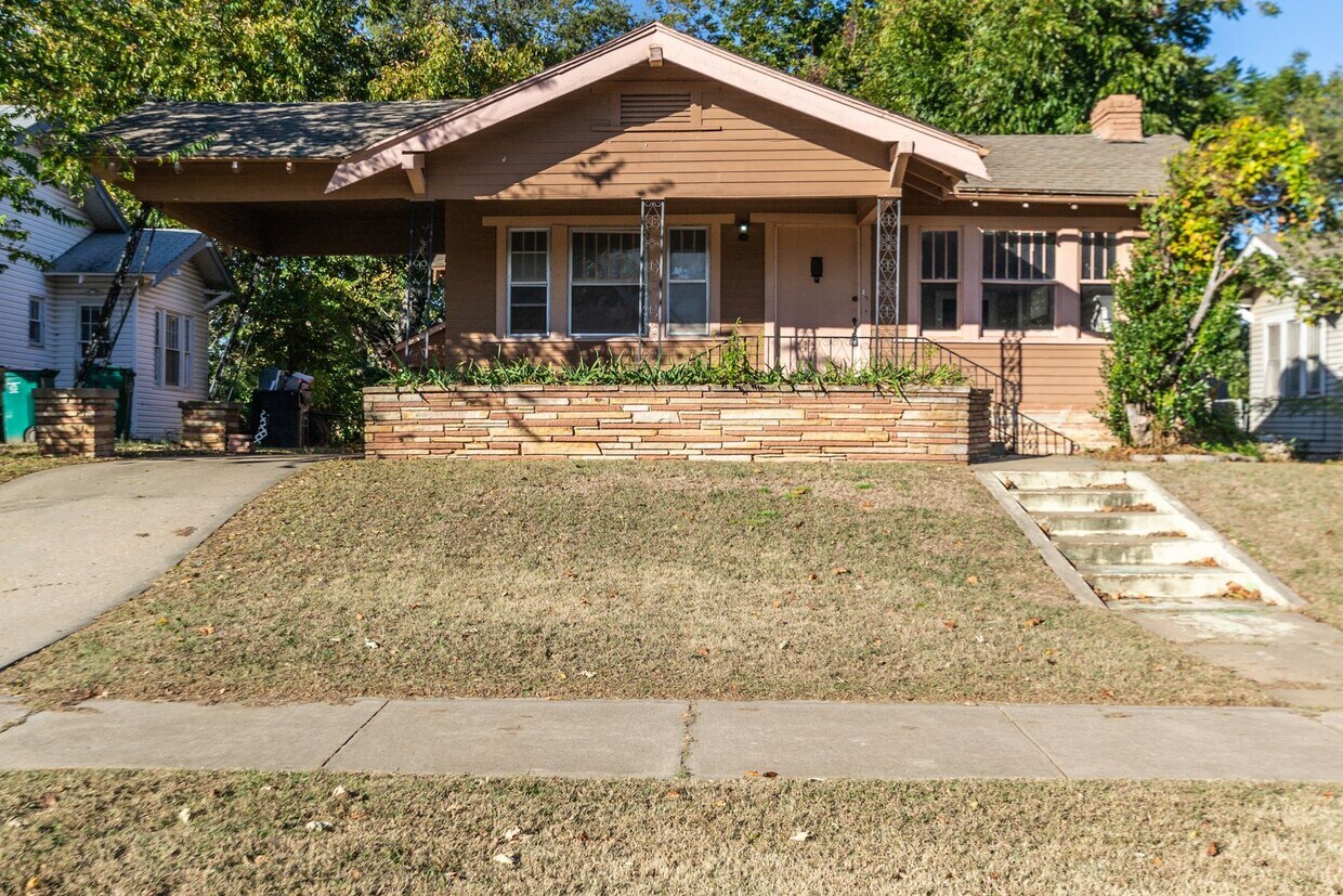 Foto principal - Charming 3-Bedroom Home in the Heart of Ok...
