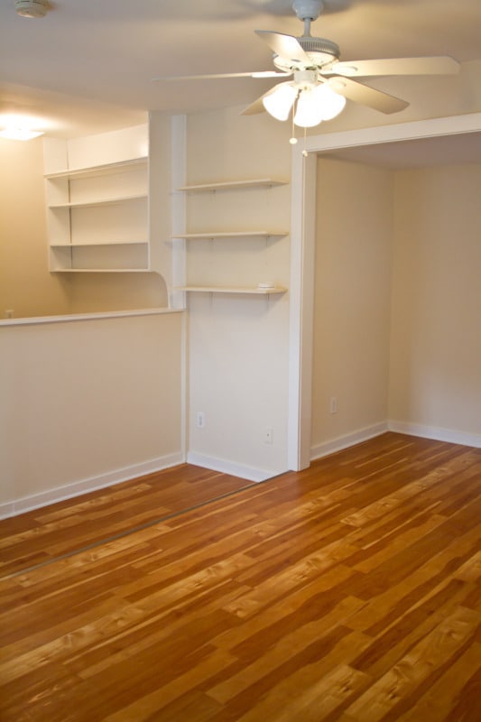 Building Photo - Adorable studio apartment, walk to UNC and...