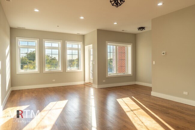 Foto del edificio - 4211 N Elston Ave