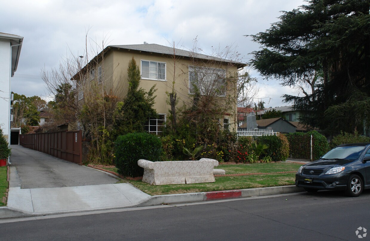 Building Photo - 1437 E Maple St
