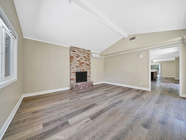 Building Photo - 34801 Calle Del Sol