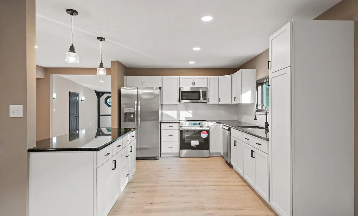 Foto principal - Spacious 3 bedroom home