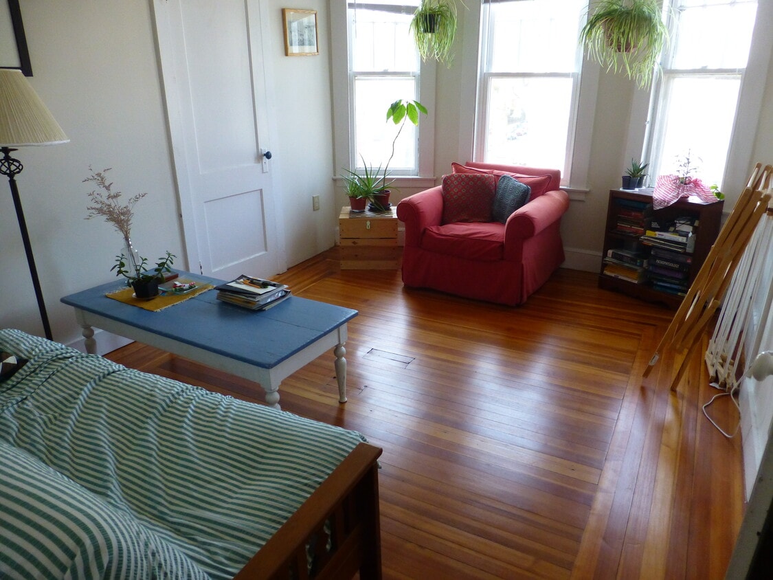 Primary Photo - 161 Nicoll St