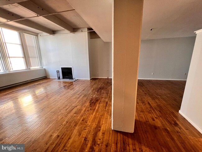 Building Photo - 1238 Callowhill St