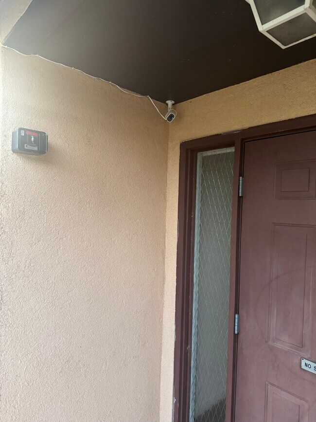 Foto del edificio - 715 McClelland Ave