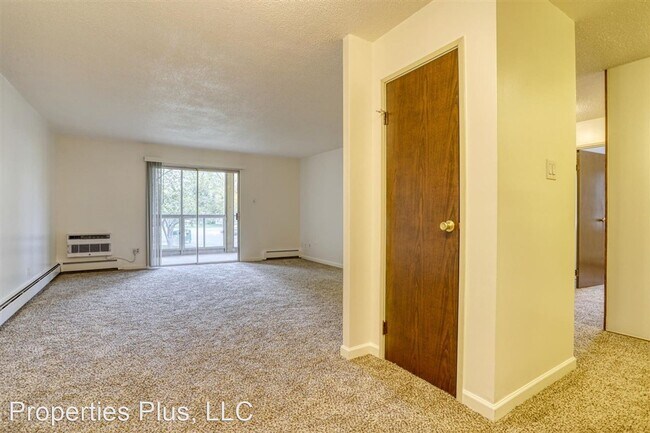 Building Photo - 2 br, 1 bath House - 3082 S Wheeling Way #101