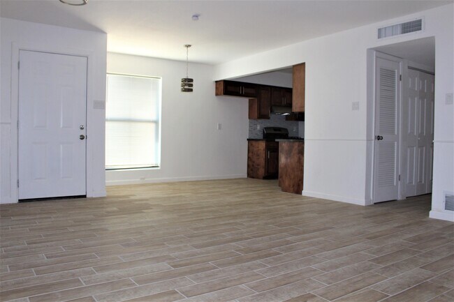 Building Photo - 10833 Cardigan Dr