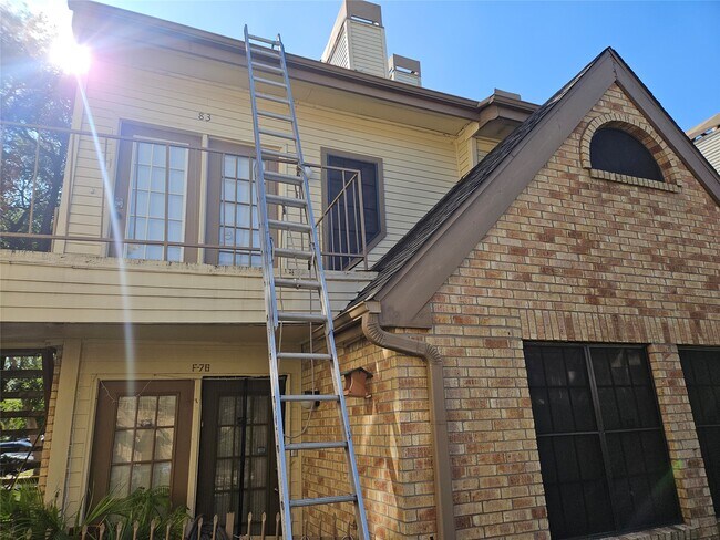 Building Photo - 2425 Holly Hall St