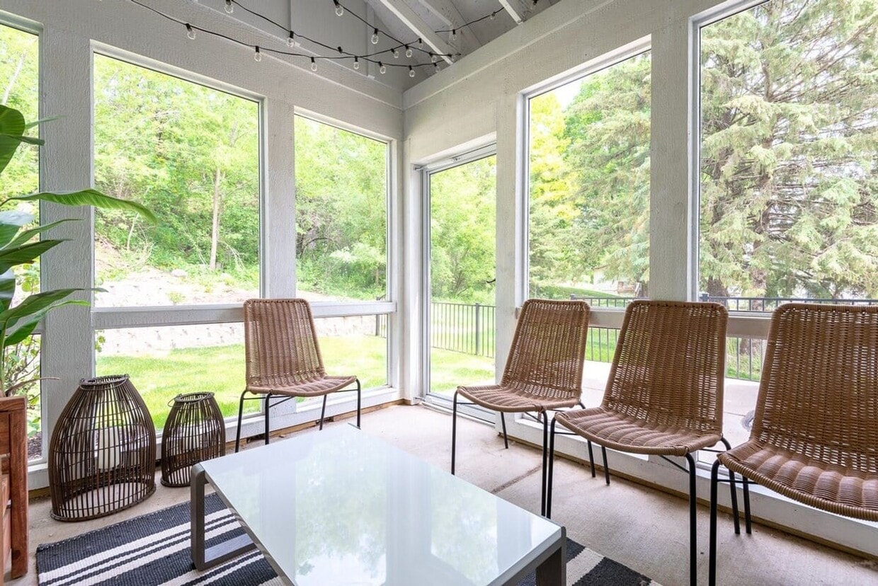 Primary Photo - Fontana Contemporary Furnished Townhome Av...