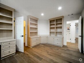 Building Photo - 4732 Del Moreno Dr