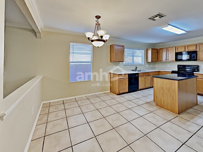 Foto del edificio - 24727 Maple Crest