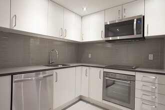 Building Photo - 3468 Rue Drummond