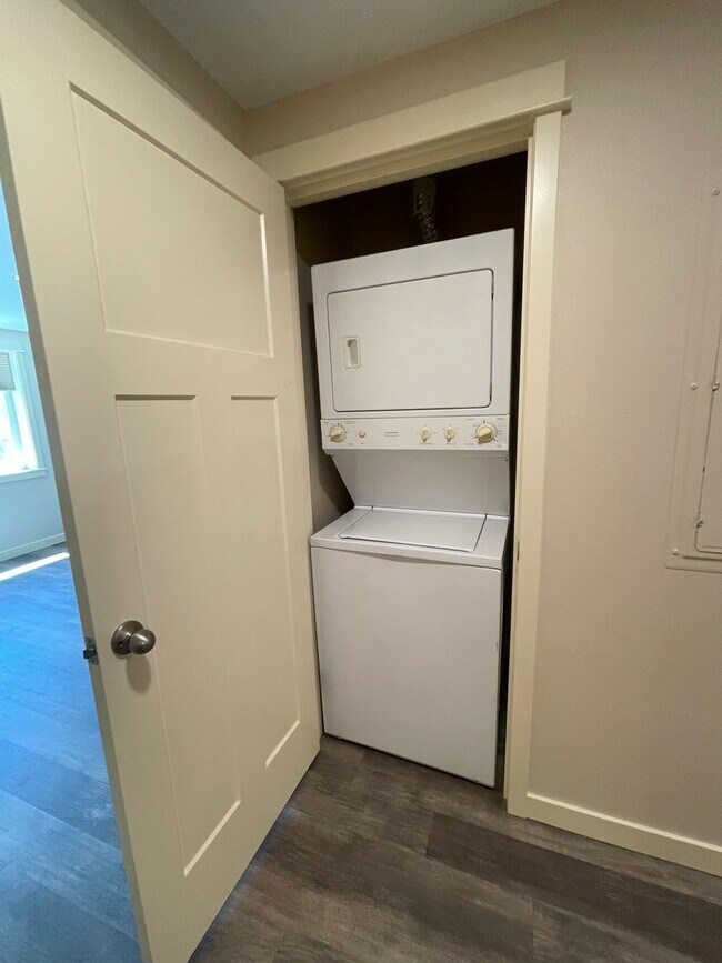Foto del edificio - Two Bedroom/Two Bath in the Hillview Condo...