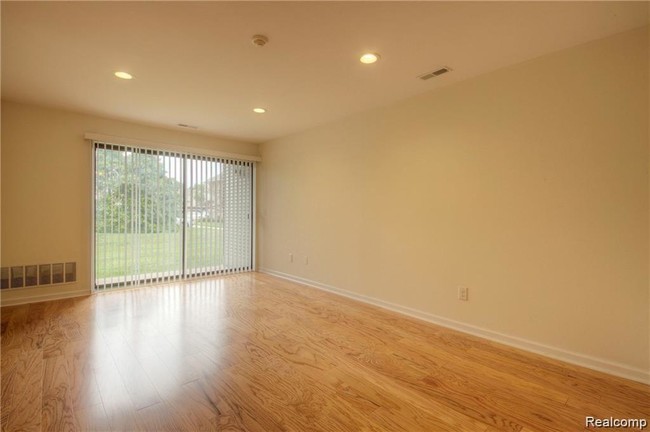 Building Photo - 42557 Lilley Pointe Dr