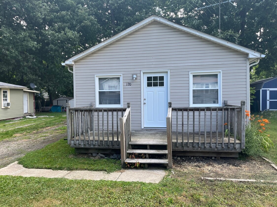 Primary Photo - 120 Lakeview Blvd