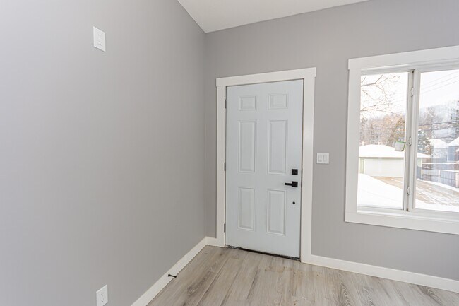 Photo du bâtiment - 11547 St Albert Trail NW