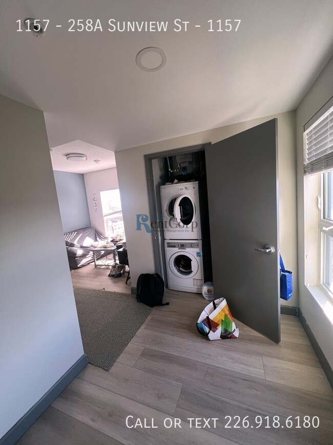 Building Photo - 258A-258A Sunview St