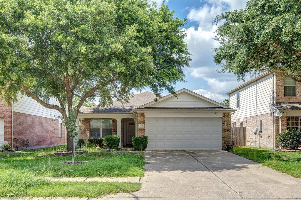 Foto principal - 16522 Grenada Falls Dr