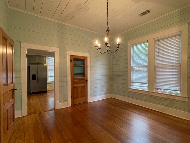 Comedor - 1013 W 6th St