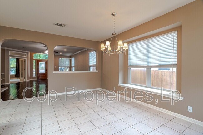 Foto del edificio - 218 Nueces Spring