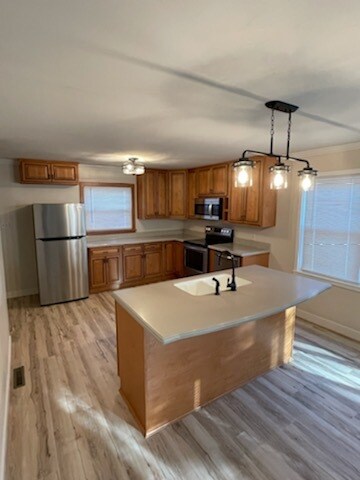 Foto del edificio - 2156 W Market St