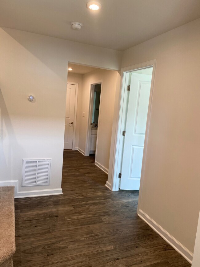 Foto del edificio - Room in Townhome on Valley Walk Dr
