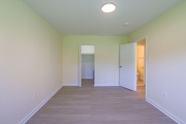 Building Photo - Enclave at Mount Pleasant