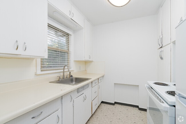 1BR, 1BA - 650SF - Kithcen - Evergreen Annex