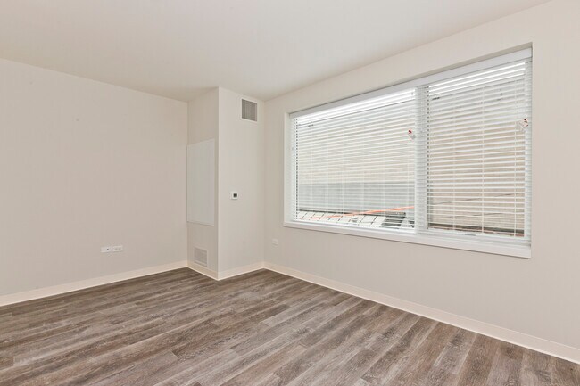 Foto del edificio - 6150 N Broadway