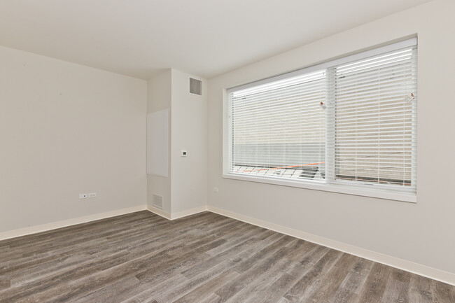 Foto del edificio - 6159 N Broadway