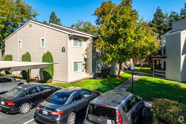 Vista alternativa del edificio - Emerald Vista Apartments