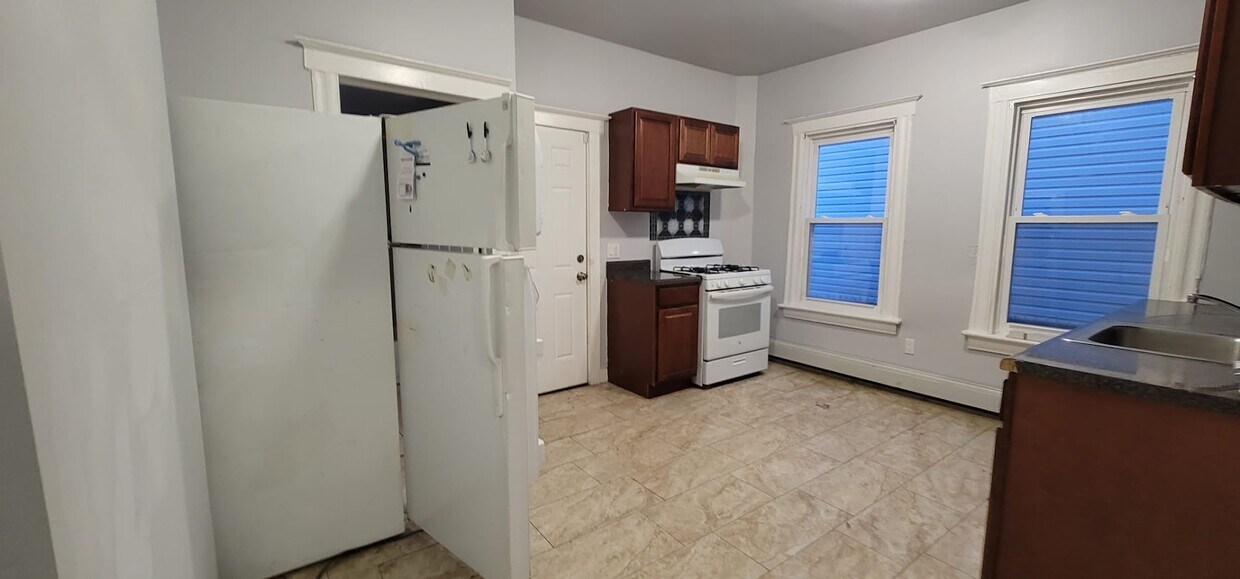 Foto principal - 222 Elmwood Ave