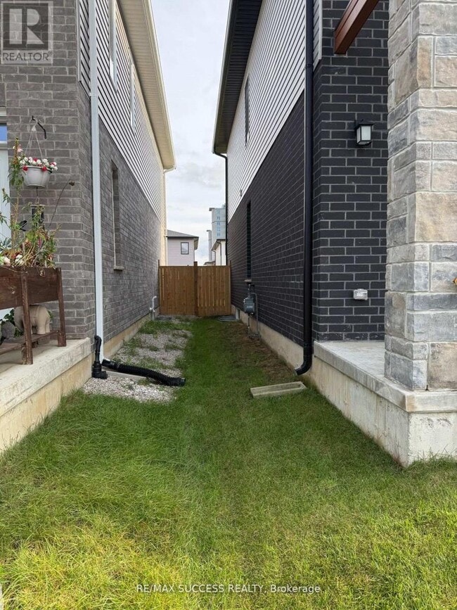 Building Photo - 1337 John Kenney Dr
