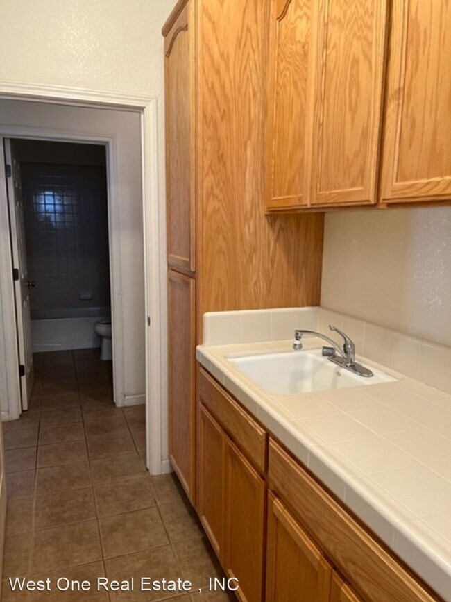 Foto del edificio - 4 br, 3 bath House - 729 Wynyard Cir.