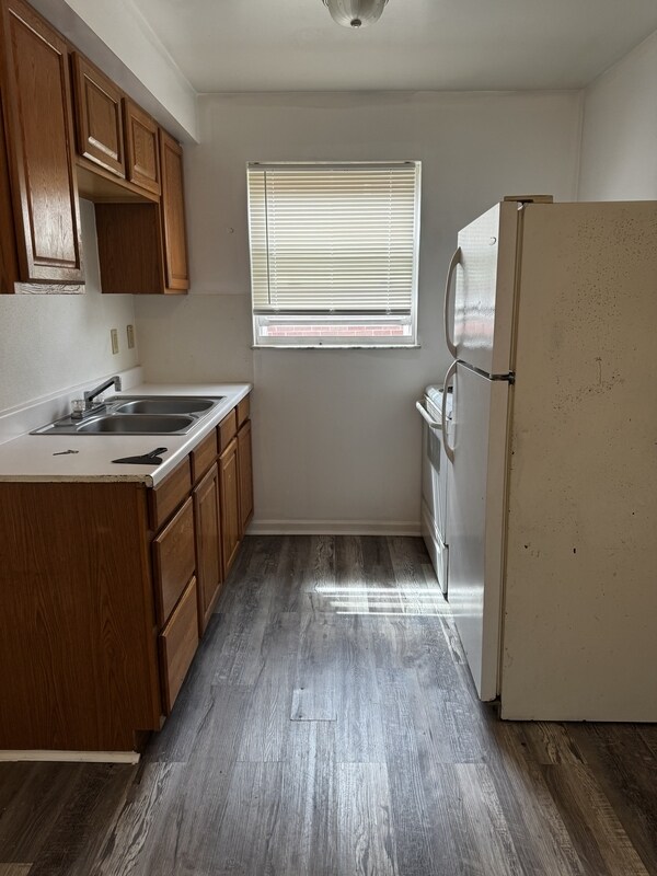 Foto del edificio - 246 Basswood Ave