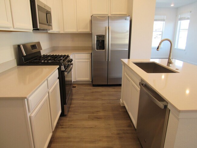 Foto del edificio - Brand New Paired Home in Erie w/ main floo...