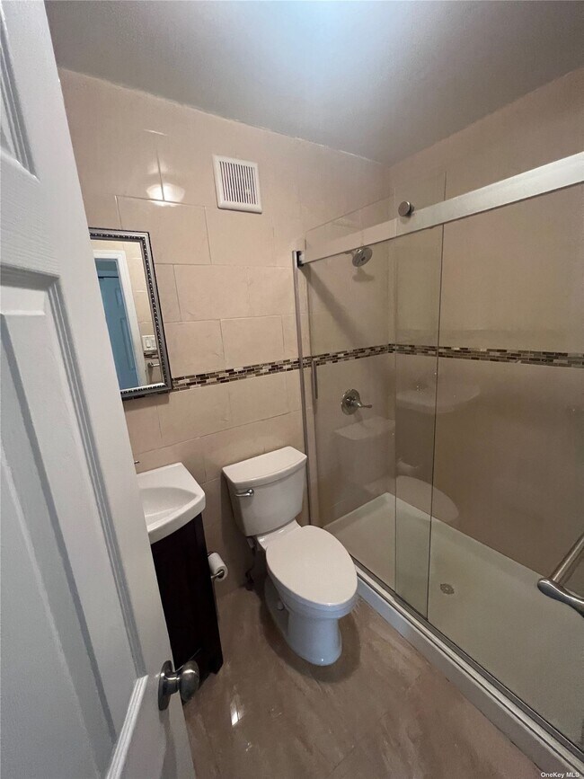 Foto del edificio - 42-25-42213 213th St