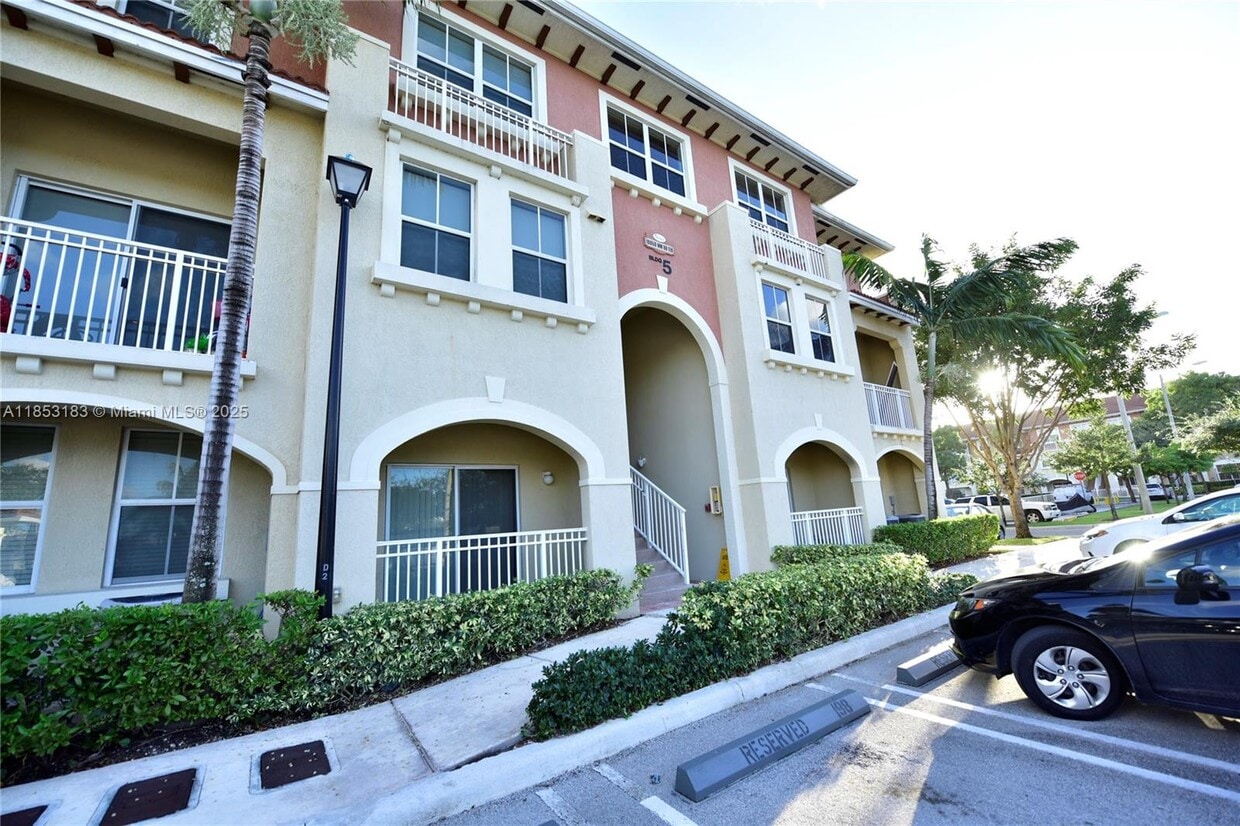 Foto principal - 10850 NW 89th Terrace