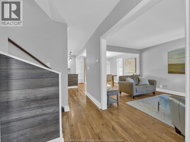 Photo du bâtiment - 8385 Riverside Dr E