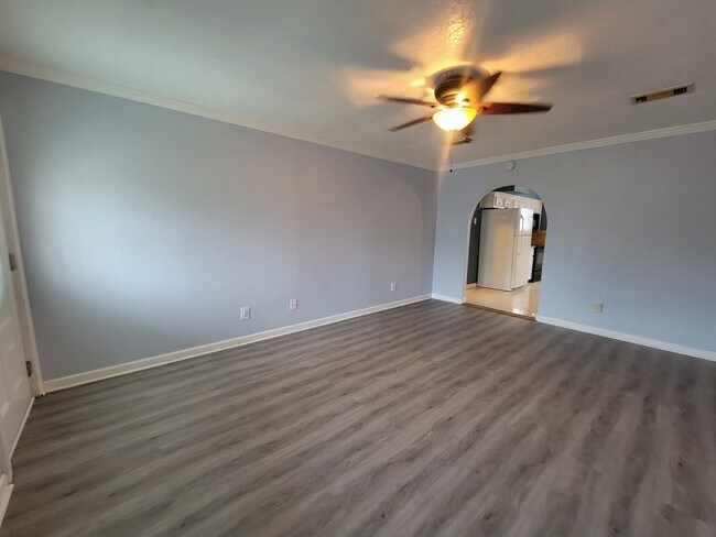 Foto del edificio - 2215 Victory Ave