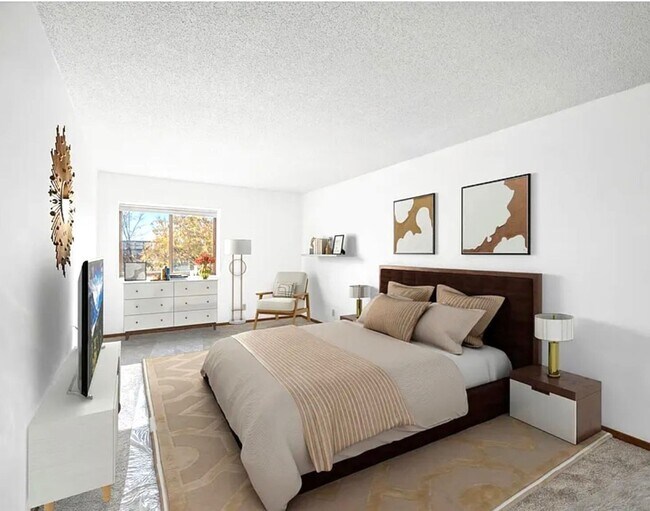 Foto del edificio - AVAILABLE NOW - Gorgeous 2 BR, 2 BA Condo, with Parking and Excellent Location