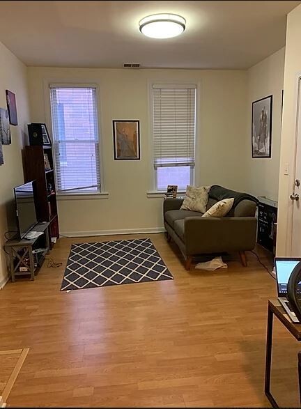 Foto del edificio - 2514 N Southport Ave