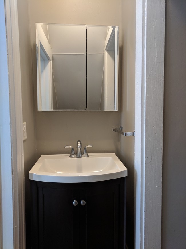 bathroom - 343 Belgrade Ave