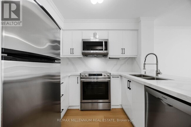 Photo du bâtiment - 942-942 Yonge St