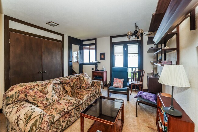 Foto del edificio - Fully Furnished Lower Unit In Berkeley!